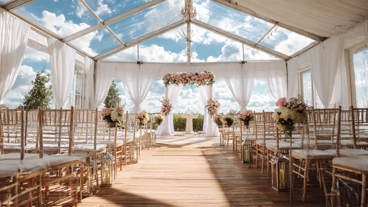 Indoor vs Outdoor Wedding Venues: Which One Should You Choose?